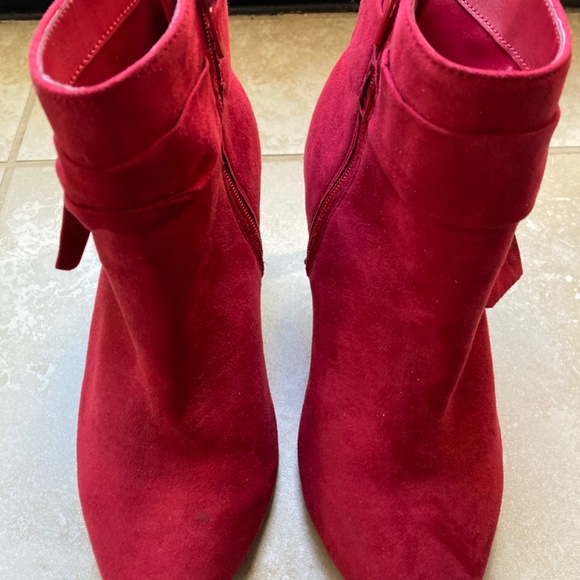 Torrid 8W Red Pointed Toe Bootie - Picture 2 of 6